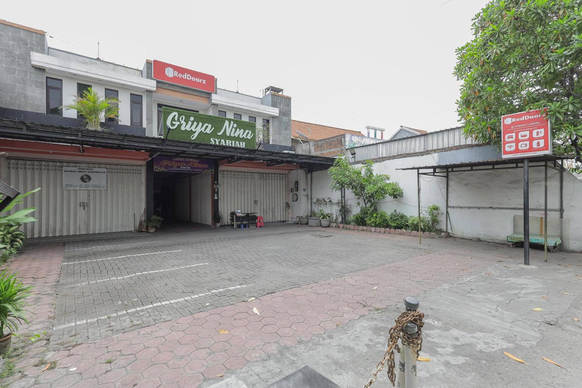 Griya Nina Syariah by ecommerceloka Surabaya Bagian luar foto