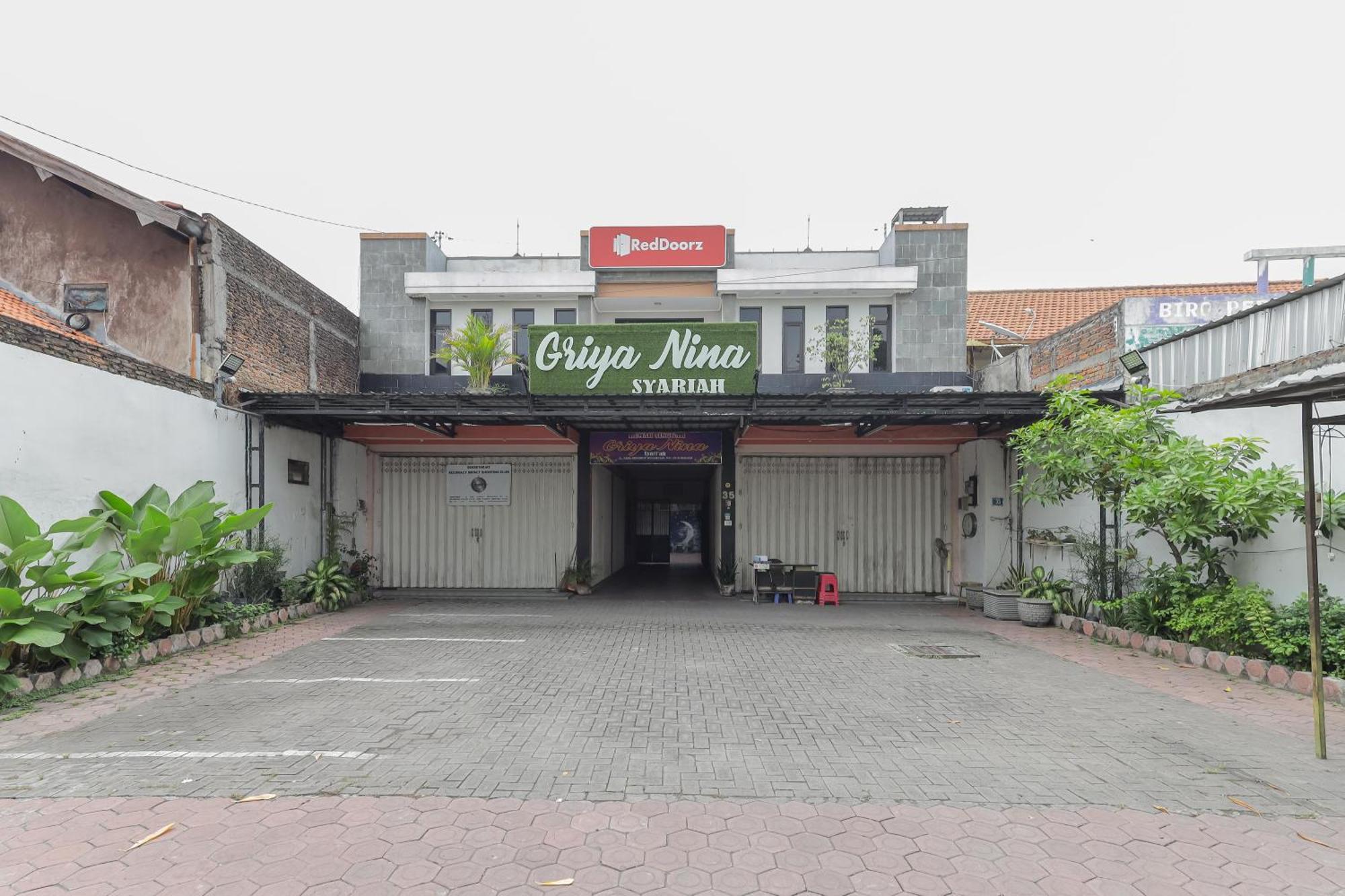 Griya Nina Syariah by ecommerceloka Surabaya Bagian luar foto
