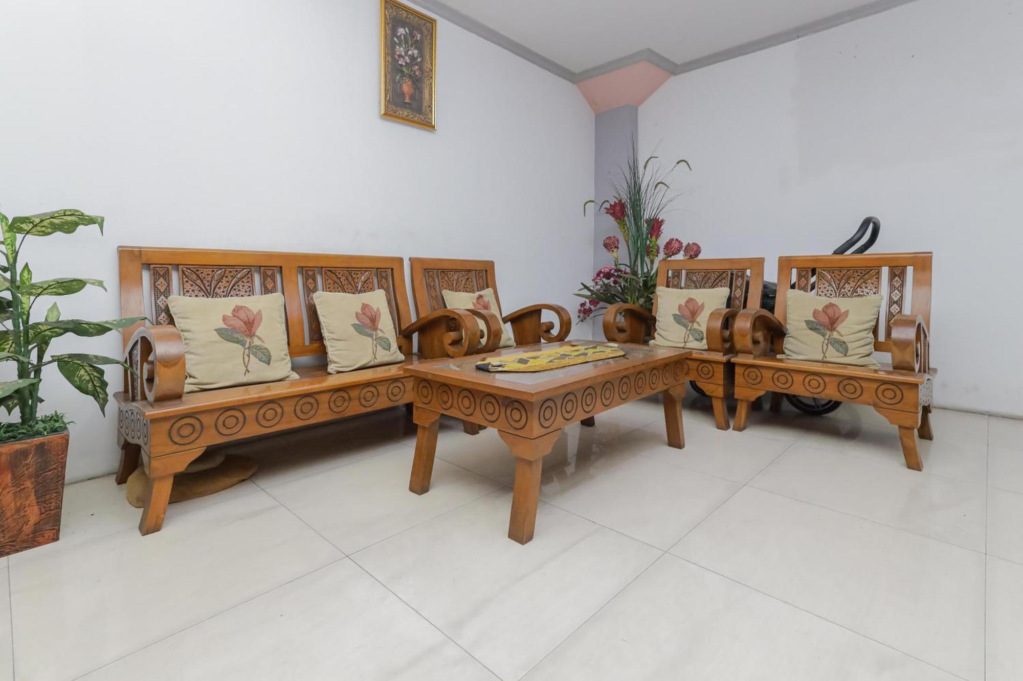 Griya Nina Syariah by ecommerceloka Surabaya Bagian luar foto